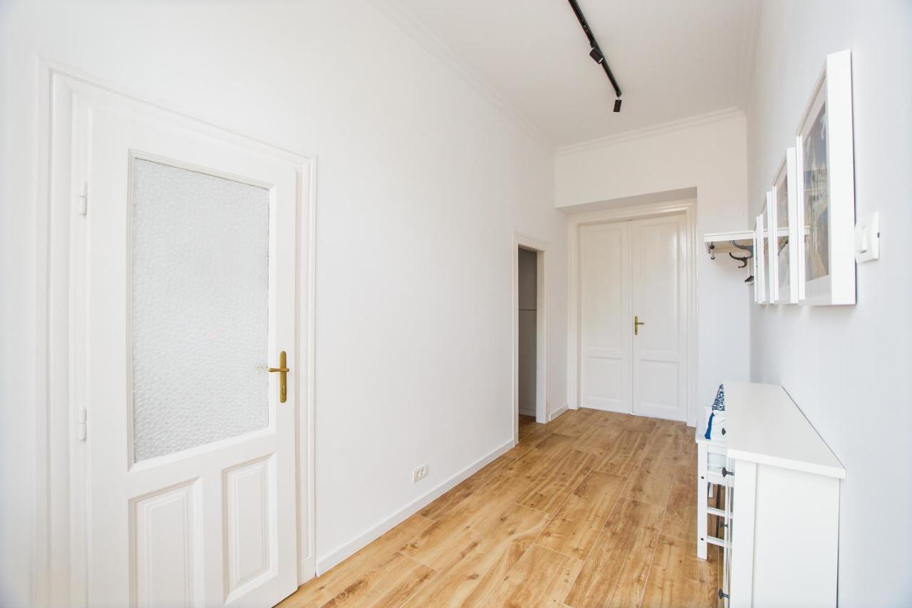 Spacious Riverviews Apartment Near Piata Unirii Oradea Εξωτερικό φωτογραφία
